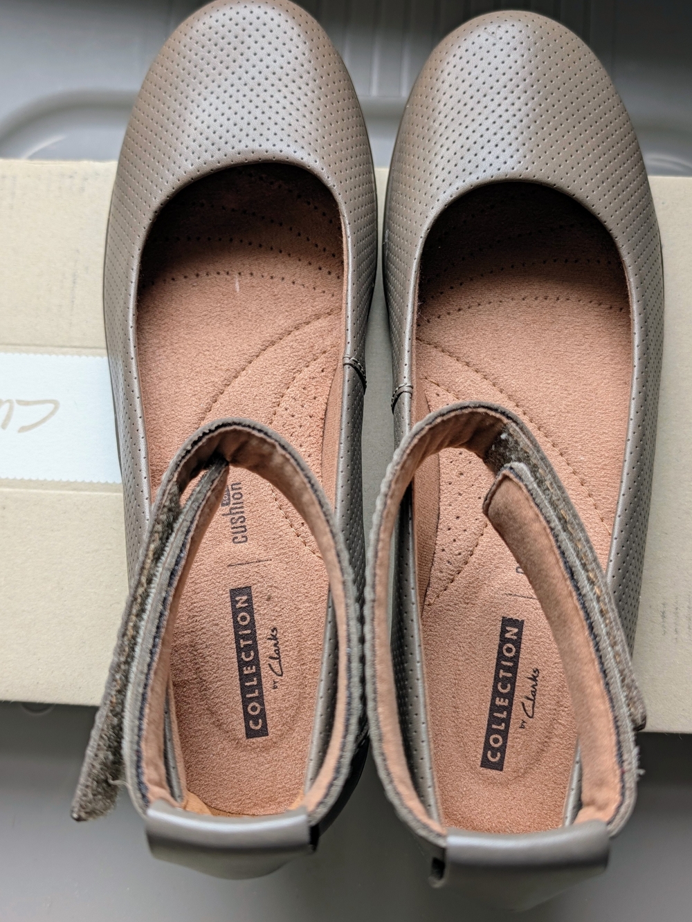 Clarks Collection Women's Taupe Medora Nina Flats